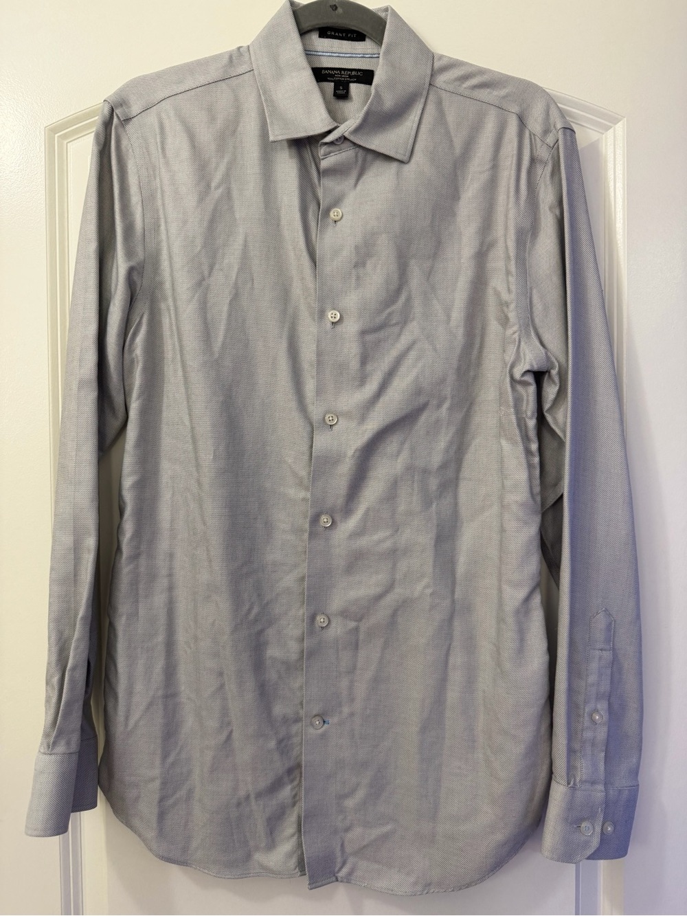 Banana Republic Men's Light Gray Dress Shirt with Spread Collar